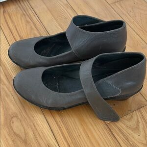 Dansko Bess gray Mary-Janes